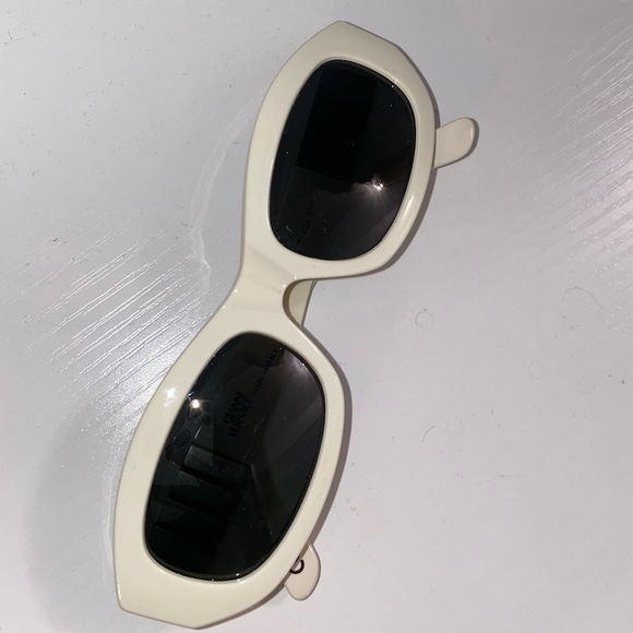 ✨GIANNI VERSACE GLASSES✨ - Picture 4 of 10